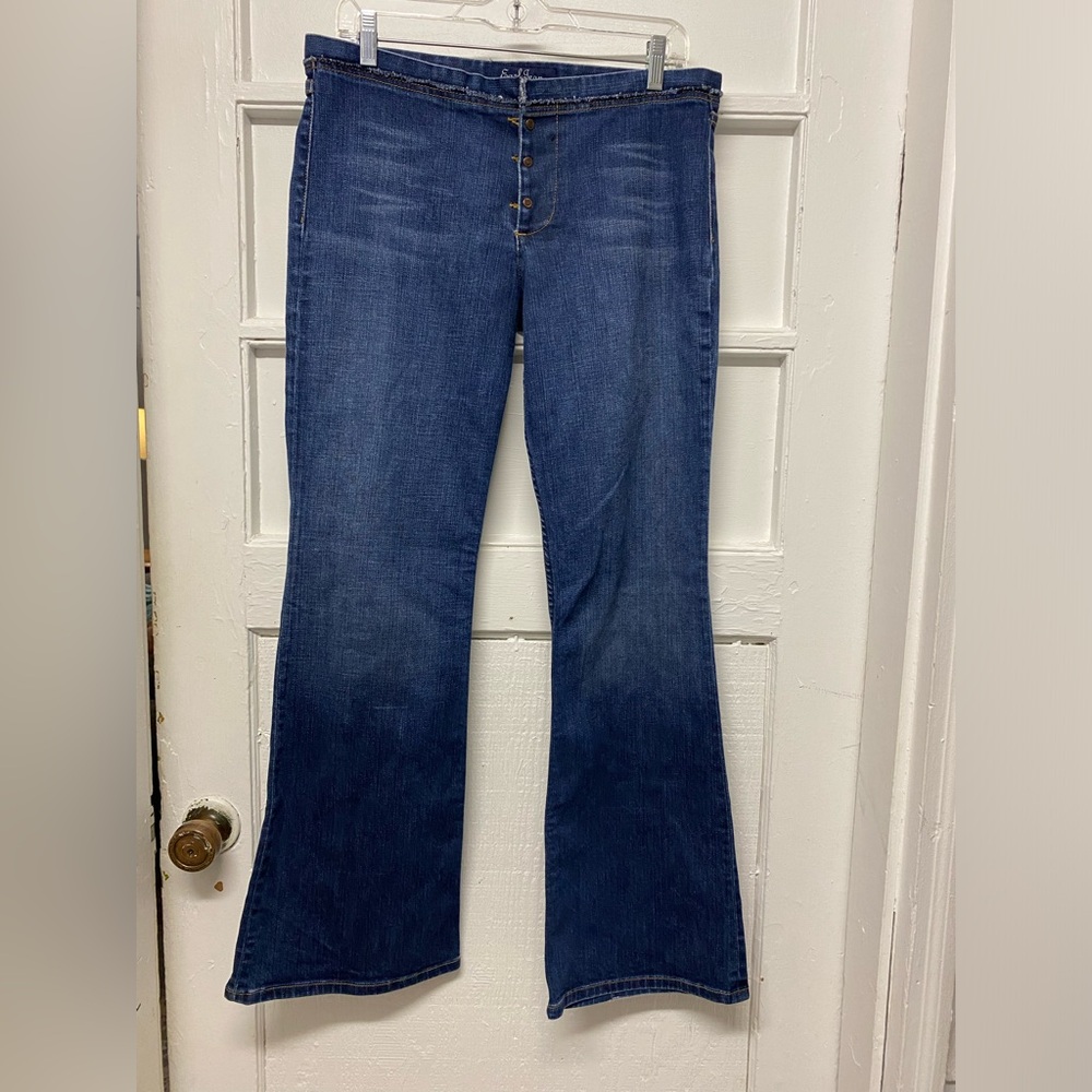Earl jeans women’s size 31 boot cut front buttons